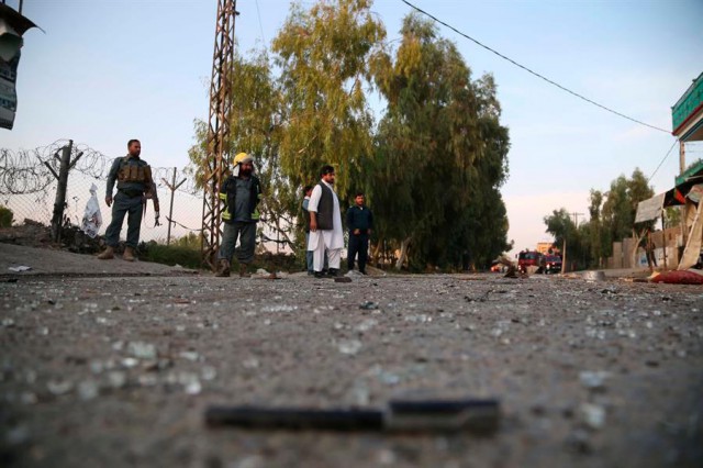 Afganistan: 10 membri ai unei familii, aflaţi în drum spre o înmormântare, ucişi de o bombă