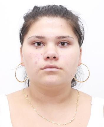 Dacă vedeți această tânără sunați la 112!