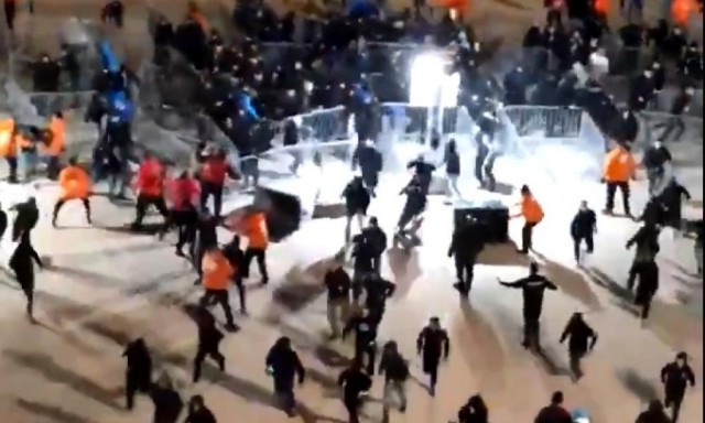 Haos la Marseille! Suporterii gazdelor s-au bătut cu poliția și cu fanii adverși
