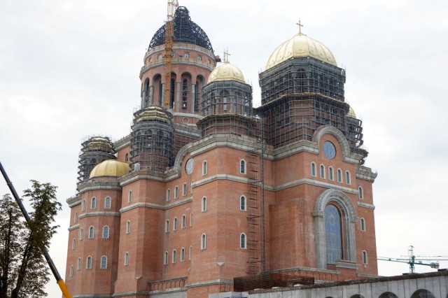 Primăria Capitalei taie bani de la biserici: 20 de milioane în minus la Catedrala Neamului
