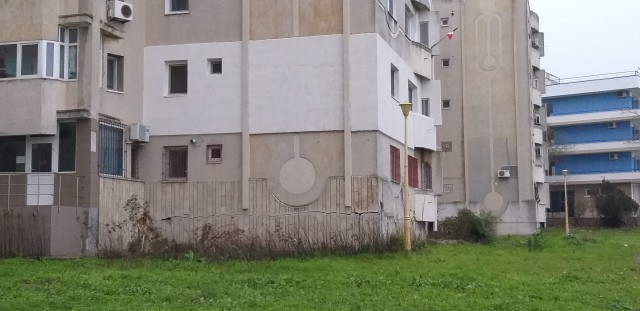 O crăpătură în izolația blocului în care locuiesc a pus pe jar localnicii de pe strada Mircea cel Bătrân