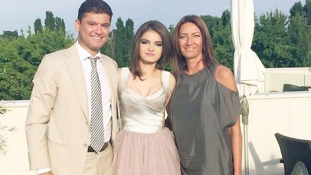 La 18 ani, fiica lui Cristi Boureanu e transformată de intervențiile estetice. Ioana merge des în cluburi