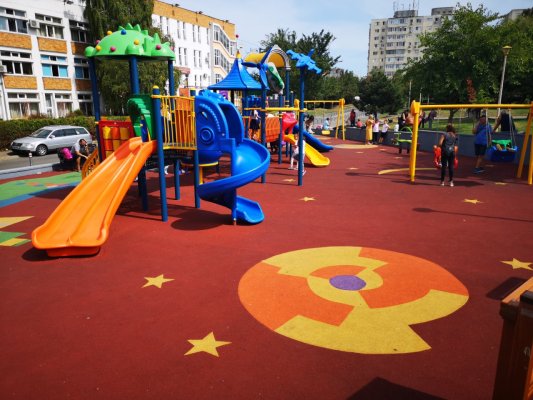 Reabilitarea și modernizarea locurilor de joacă din Constanța continuă