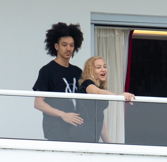 Madonna, iubit mai tinerel decât cel al fiicei ei. Au ieșit împreună toți patru