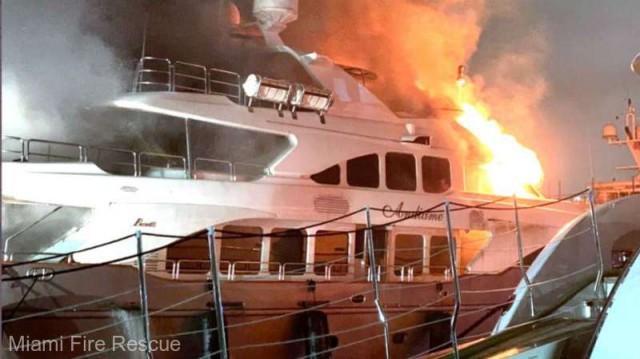 Iahtul de lux al cântăreţului Marc Anthony, distrus într-un incendiu la Miami