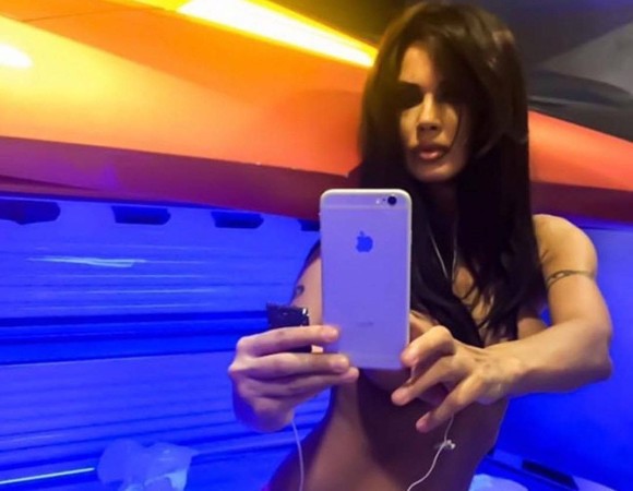 Oana Zăvoranu, în bikini, la solar. Are o siluetă de invidiat la 46 de ani, cu dietă și sport