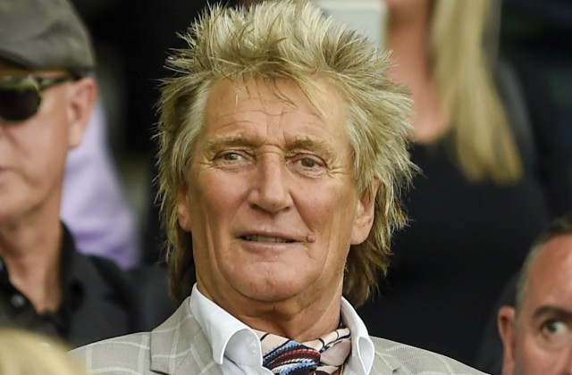 Rod Stewart a devenit cel mai vârstnic cântăreţ clasat în fruntea topului albumelor