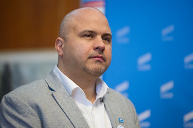 Moţiune - Emanuel Ungureanu - USR, către PSD: Din cauza voastră ard spitalele!