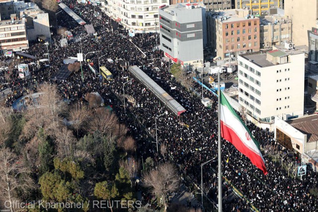 Iran: O mare de oameni la Teheran pentru un ultim omagiu adus generalului Soleimani, ucis de SUA