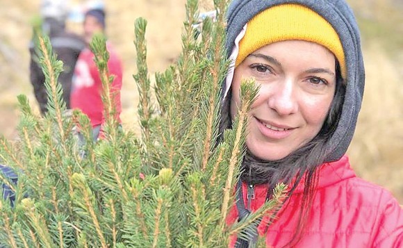 DJ Nico a plantat o pădure în Făgăraş cu banii câştigaţi în Anglia, din muzică