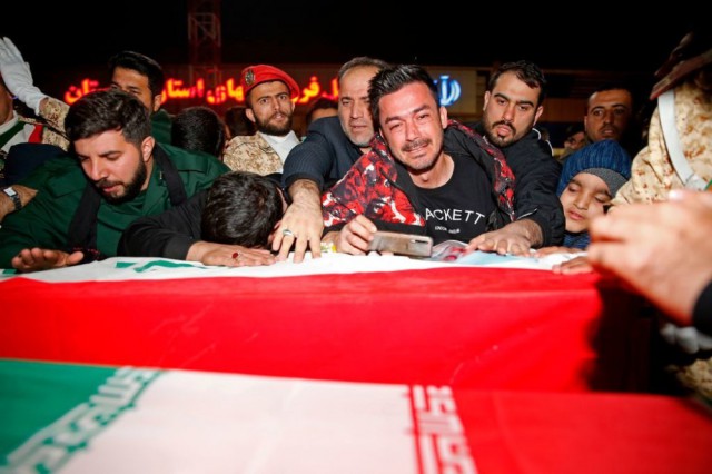 Iran: Peste 30 de morţi şi aproape 200 de răniţi, într-o busculadă la funeraliile lui Soleimani