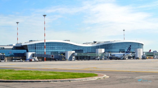 Avion plin cu români, la un pas de tragedie pe Otopeni