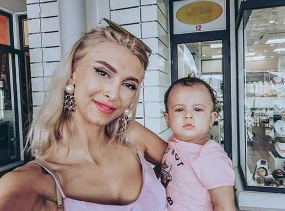 Andreea Bălan a ajuns cu fetițele la spital, în vacanța din Mauritius: „I-au pus perfuzia în tâmplă!”