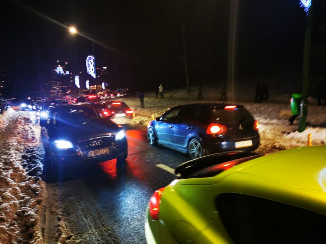 Trafic blocat în Poiana Brașov! De plictiseală, șoferii au jucat Fazan pe Waze. Până la Bucureşti au făcut 8 ore! VIDEO
