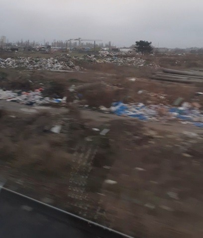 VIDEO! FOCAR de INFECŢIE la periferia Constanţei: peste 300 de tone de deşeuri, aruncate pe terenul CFR