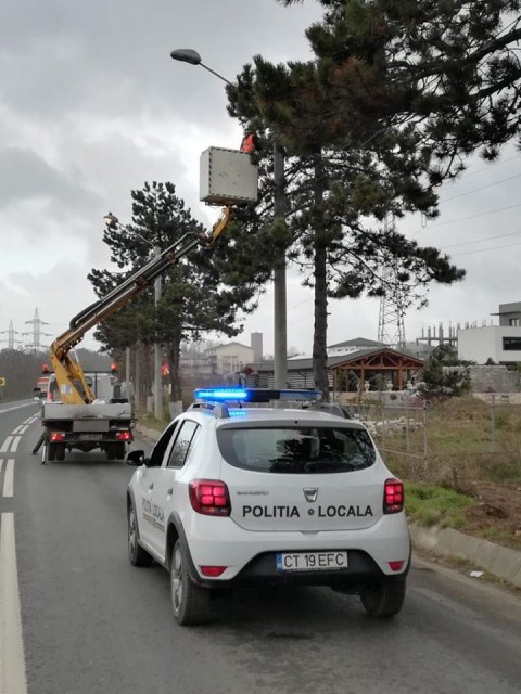 Intervenţie pe strada Traian din Eforie, la iluminatul public!