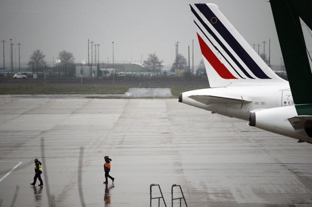 Franţa - Un băieţel, descoperit mort în trenul de aterizare al unui avion venind din Abidjan