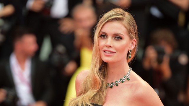 Lady Kitty Spencer, nepoata Prinţesei Diana, s-ar fi logodit cu iubitul său, cu 31 de ani mai în vârstă