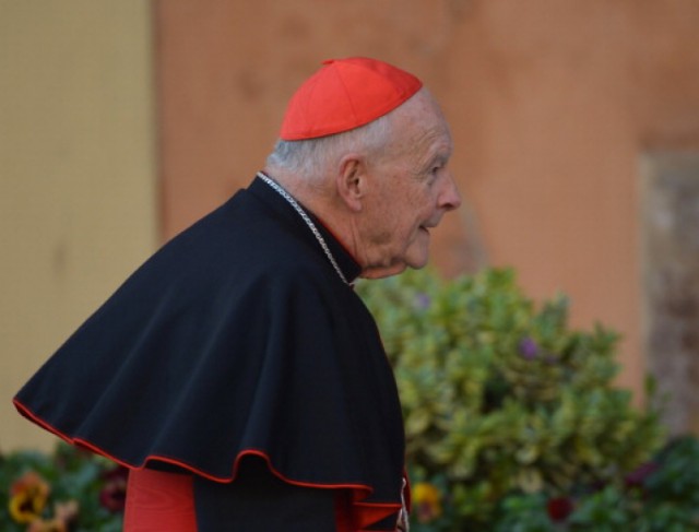 Abuzuri sexuale: Un cardinal destituit a plătit 600.000 de dolari unor lideri religioşi catolici