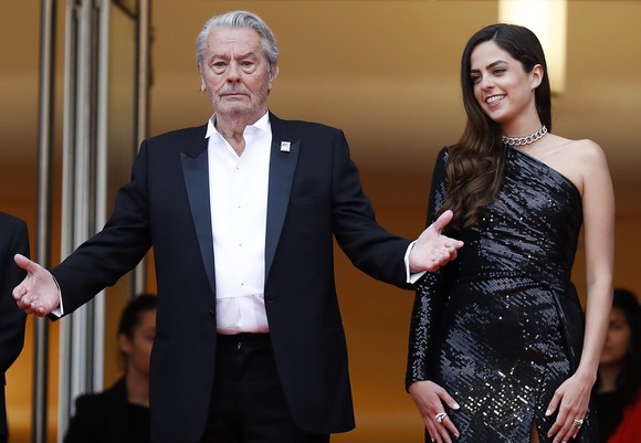 Secretele testamentului lui Alain Delon. Cui s-a decis starul să lase toată averea