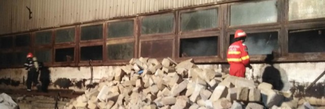 HALA unei societăți comerciale, cuprinsă de FLĂCĂRI!