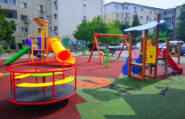 Primăria Constanța continuă reabilitarea locurilor de joacă și în 2020