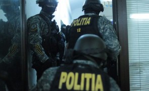 Primăria condusă de preşedintele PSD Călăraşi, 'călcată' de mascaţi. Dosar cu ramificaţii în 25 de judeţe şi în Capitală