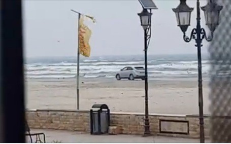 Cu maşina la plimbare pe plaja din Mamaia