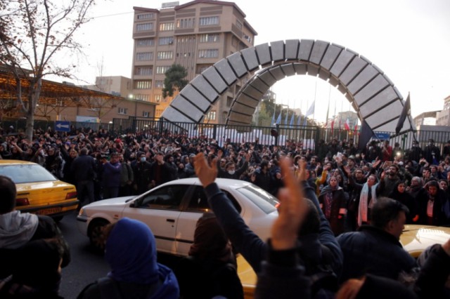 Iran: Proteste pentru a treia zi consecutiv la Teheran