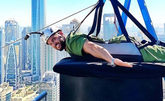 Dorian Popa, vacanţă la înălţime în Dubai. Iubita nu a avut curaj să se dea cu tiroliana