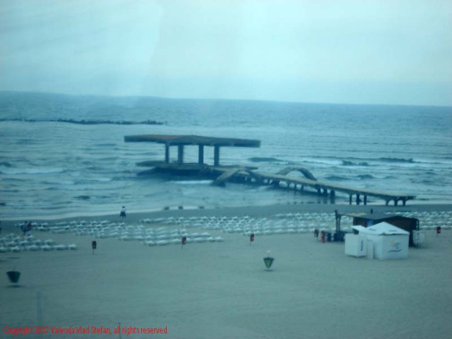 Reducerea eroziunii costiere: se va DEMOLA o pasarelă din MAMAIA!