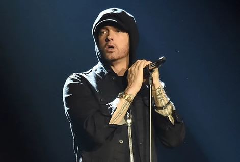 Eminem şi-a surprins fanii cu un nou album