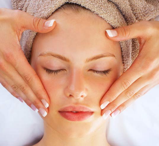 Masajul facial şi beneficiile acestuia