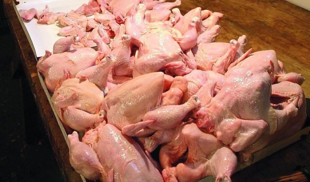 ANSVSA a retras de la comercializare carne de pasăre provenită de la fermele din Ungaria unde există gripă aviară