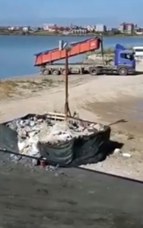 SOS! Gunoi aruncat în mare, în Mamaia Nord