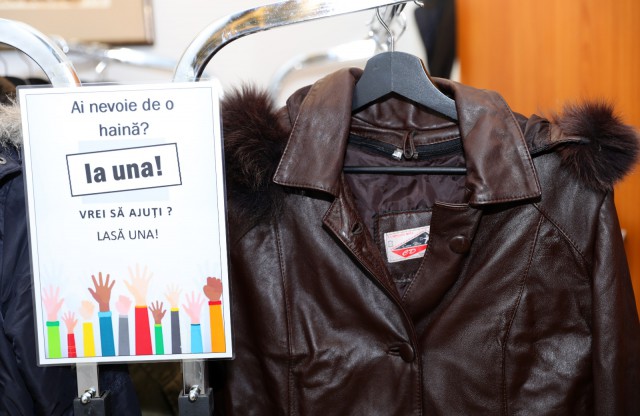 Campania „Ai nevoie de o haină? Ia una!” în Constanța