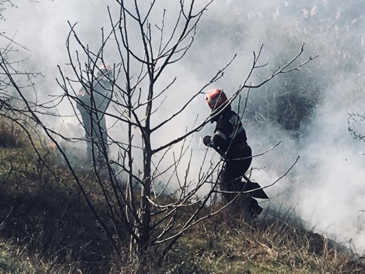 Incendiu în judeţul Constanţa: o femeie a ajuns la spital!