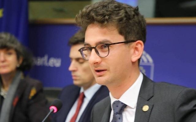 Deputatul USR Iulian Bulai - pozitiv la SARS-CoV-2; va vota cu urna mobilă