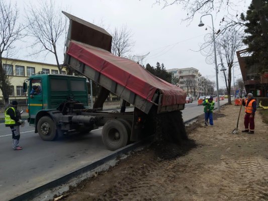 Continuă lucrările de reabilitare a trotuarelor de pe bulevardul Tomis