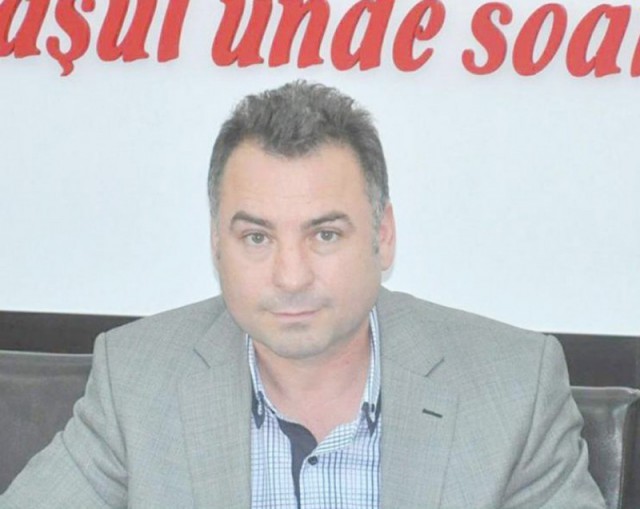 Nicolae Matei, SUPĂRAT pe voluntarii din Năvodari care dezinfectează scările de bloc