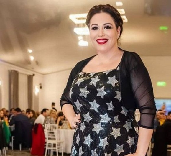 Oana Roman a trecut la minijup după ce a slăbit 8 kg. Ţinuta care îi dezvăluie cel mai bine noua siluetă