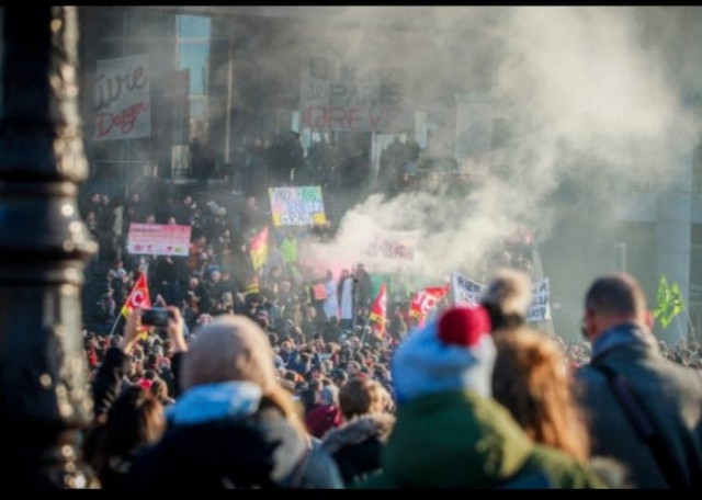Noi greve şi proteste în Franţa împotriva reformei sistemului de pensii