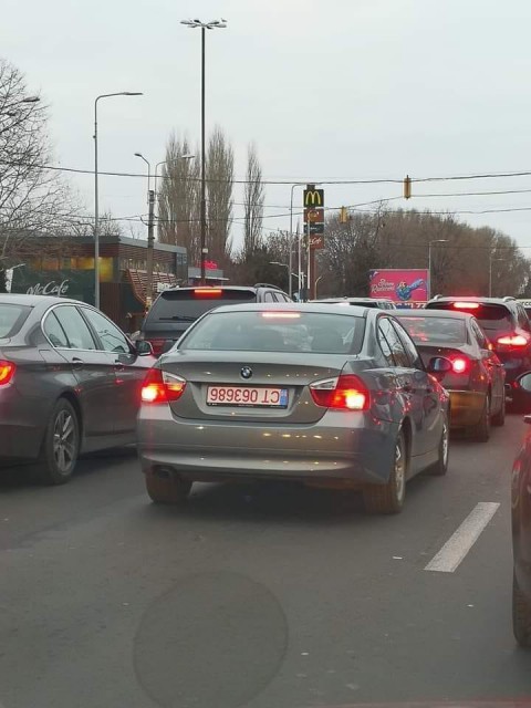 Un şofer din Constanţa şi-a montat invers plăcuţele de înmatriculare!