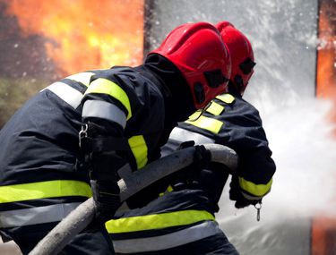 Incendiu în Chirnogeni: Au ars două autovehicule