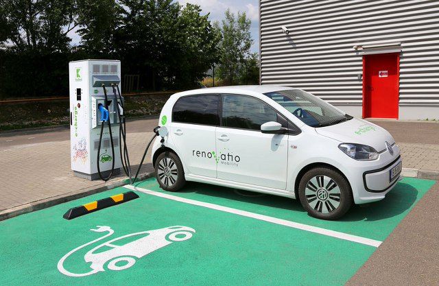 UE are nevoie de trei milioane de puncte de încărcare a maşinilor electrice, până în 2030, pentru a fi neutră climatic