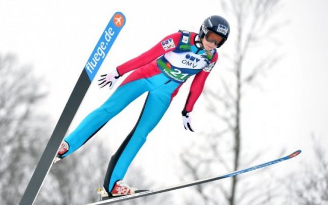 Sărituri cu schiurile: Chiara Hoelzl, cea mai bună în calificări la Cupa Mondială de la Râşnov
