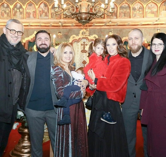 Simona Gherghe și-a botezat băiețelul. Micuțul Vlad Ioan are ochi ireal de albaștri