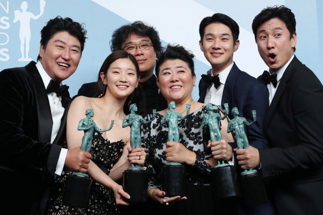 Thriller-ul sud-coreean 'Parasite' s-a impus la gala premiilor SAG, anunţându-se favorit pentru Oscar