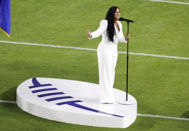 Demi Lovato a fost comparată cu Whitney Houston după interpretarea de la Super Bowl