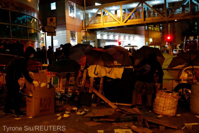 Hong Kong - Coronavirus: Manifestanţii au atacat o clădire ce urma să devină centru de carantină
